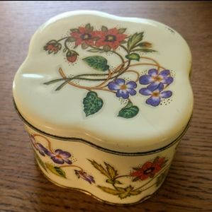 Vintage Floral Tea Tin The Box Company